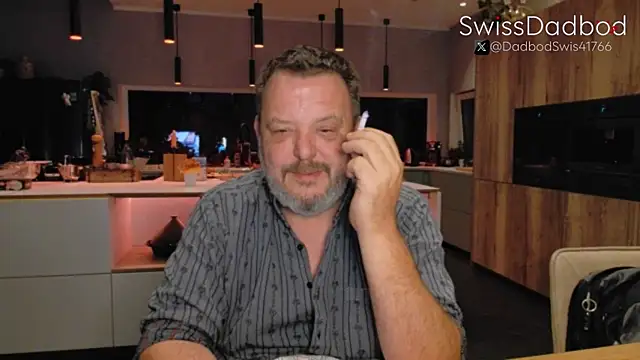 Snapshot of SwissDadbod chatting on September 12, 12:33 am SwissDadbod online show from September 12, 12:33 am