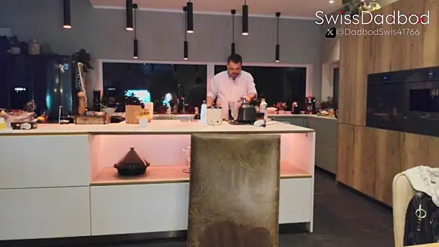 Snapshot of SwissDadbod chatting on September 12, 8:09 pm SwissDadbod online show from September 12, 8:09 pm