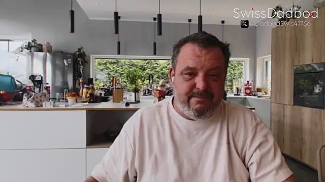 Snapshot of SwissDadbod chatting on September 25, 1:59 pm SwissDadbod online show from September 25, 1:59 pm