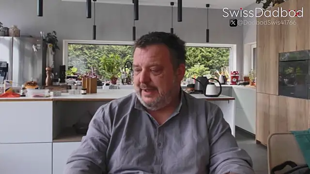 Snapshot of SwissDadbod chatting on October 5, 10:24 am SwissDadbod online show from October 5, 10:24 am