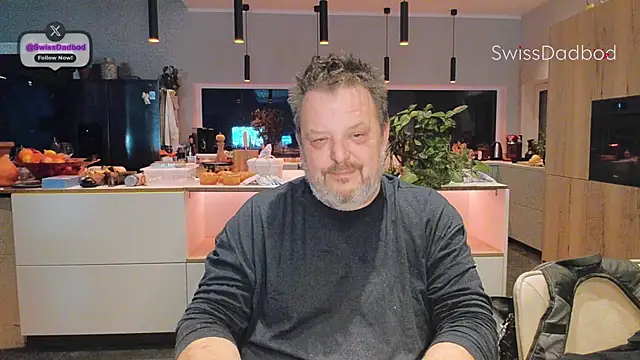 Snapshot of SwissDadbod chatting on December 19, 3:02 am SwissDadbod online show from December 19, 3:02 am