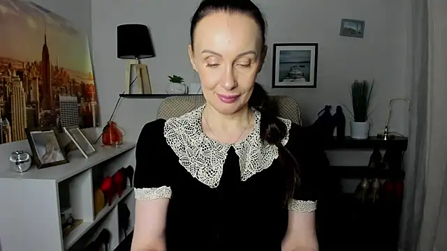 Velvet Jasmine online show from February 12, 6:30 am