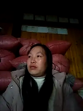 miss-su online show from February 1, 7:18 am