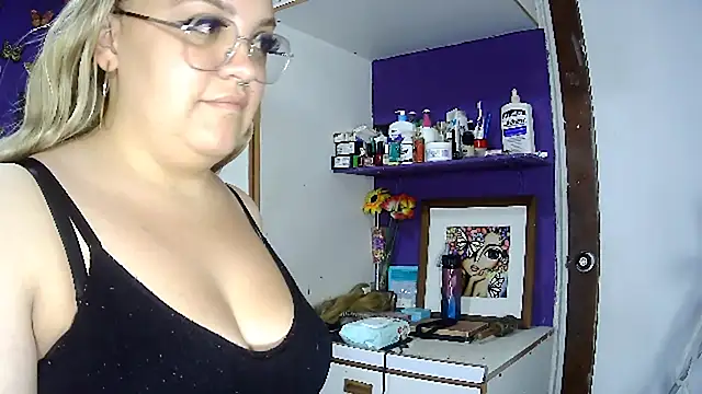 Snapshot of Sasha_TK chatting on October 26, 9:10 pm Sasha TK online show from October 26, 9:10 pm