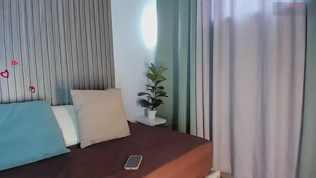 Snapshot of HelenaCole- chatting on February 14, 1:41 pm HelenaCole- online show from February 14, 1:41 pm