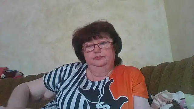 Snapshot of MilaSky5303 chatting on September 29, 8:19 am MilaSky5303 online show from September 29, 8:19 am