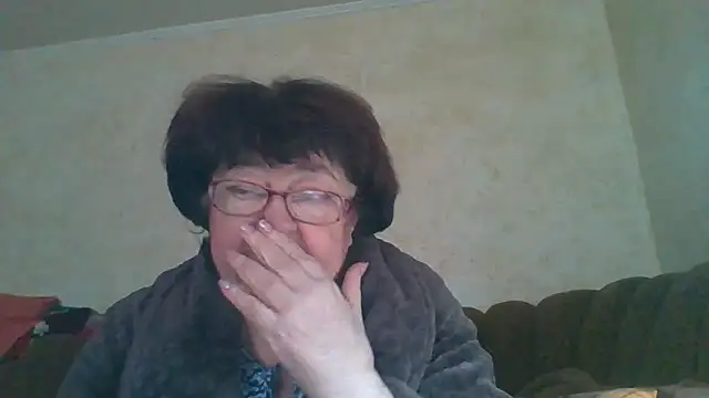 Snapshot of MilaSky5303 chatting on October 2, 9:27 am MilaSky5303 online show from October 2, 9:27 am