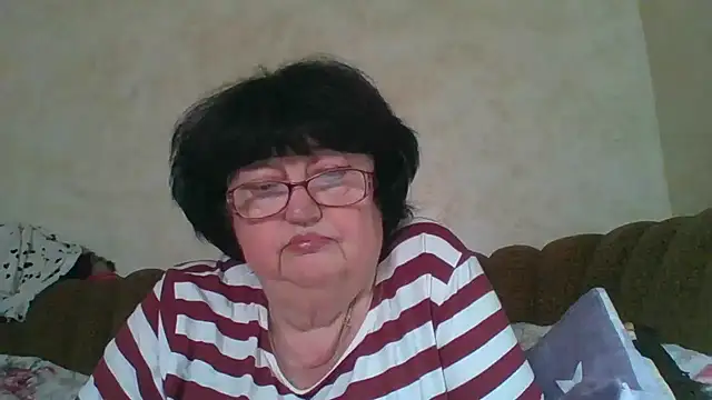 Snapshot of MilaSky5303 chatting on November 2, 10:28 am MilaSky5303 online show from November 2, 10:28 am