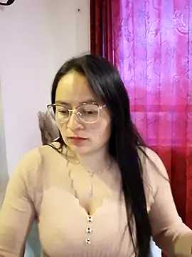 Snapshot of Daliz_Leon chatting on October 22, 10:20 pm Daliz Leon online show from October 22, 10:20 pm