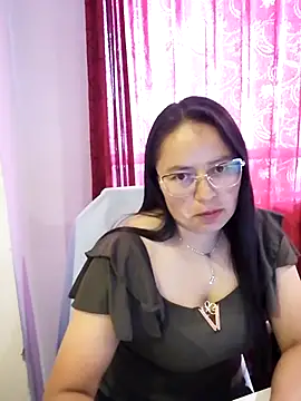 Snapshot of Daliz_Leon chatting on November 14, 9:35 pm Daliz Leon online show from November 14, 9:35 pm