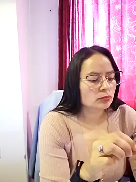 Snapshot of Daliz_Leon chatting on November 29, 8:12 pm Daliz Leon online show from November 29, 8:12 pm