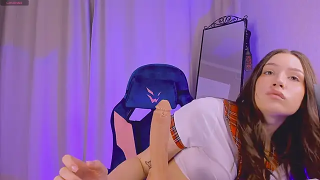 Snapshot of Tiny__Toon chatting on November 30, 9:35 am Tiny Toon online show from November 30, 9:35 am