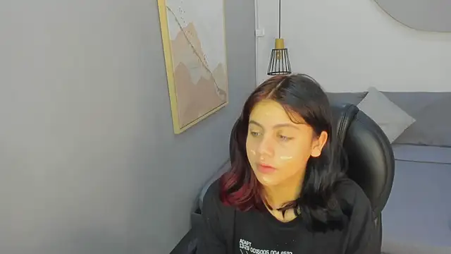 Snapshot of Julieth_brown_ chatting on November 18, 7:51 pm Julieth brown online show from November 18, 7:51 pm