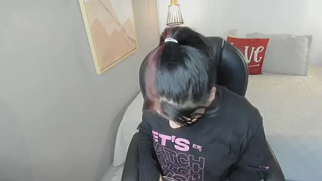 Snapshot of Julieth_brown_ chatting on November 19, 7:47 pm Julieth brown online show from November 19, 7:47 pm