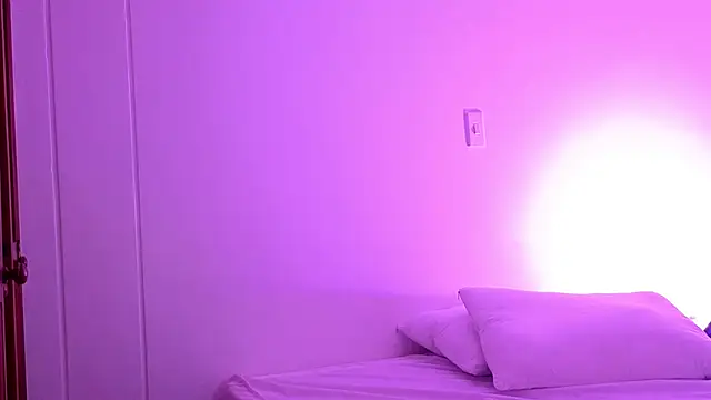 Snapshot of MoraInFire chatting on October 31, 12:55 am MoraInFire online show from October 31, 12:55 am