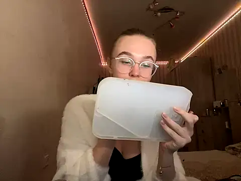 Snapshot of bellameow88 chatting on September 16, 1:12 pm bellameow88 online show from September 16, 1:12 pm