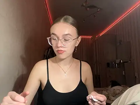 Snapshot of bellameow88 chatting on October 10, 12:04 pm bellameow88 online show from October 10, 12:04 pm