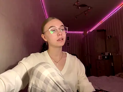 Snapshot of bellameow88 chatting on November 12, 11:10 am bellameow88 online show from November 12, 11:10 am