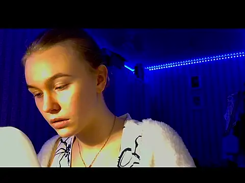 Snapshot of bellameow88 chatting on December 15, 11:25 am bellameow88 online show from December 15, 11:25 am