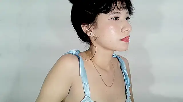 Snapshot of kitten_punches001 chatting on September 13, 2:33 am kitten punches001 online show from September 13, 2:33 am