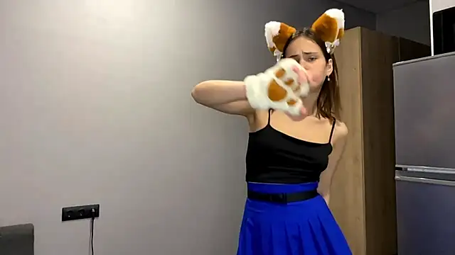 Snapshot of AiMinix chatting on September 28, 4:12 pm AiMinix online show from September 28, 4:12 pm