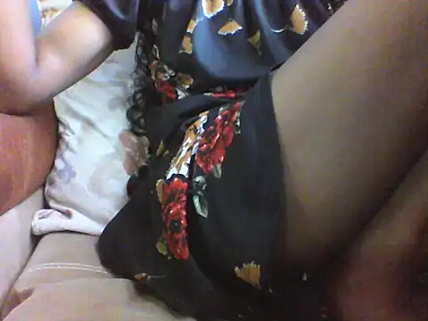 Snapshot of Moongodessy chatting on November 27, 9:44 am Moongodessy online show from November 27, 9:44 am