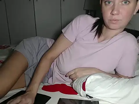 Snapshot of petite_danielle chatting on September 10, 1:27 am petite danielle online show from September 10, 1:27 am