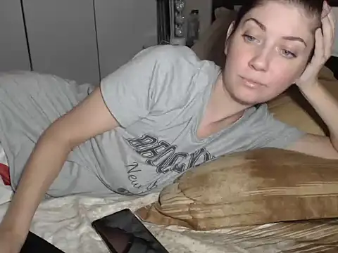 petite danielle online show from November 25, 9:59 pm