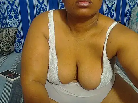 Snapshot of JUICEYLIPS333 chatting on October 14, 4:57 am JUICEYLIPS333 online show from October 14, 4:57 am