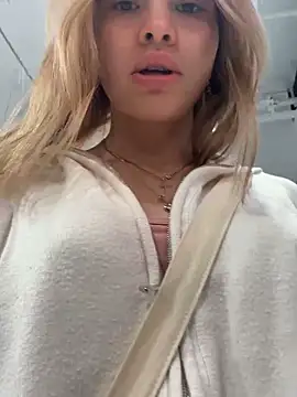 Snapshot of SMELLSEX chatting on December 20, 4:47 pm SMELLSEX online show from December 20, 4:47 pm