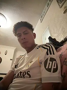 Snapshot of Dario12345z chatting on March 3, 5:46 am Dario12345z online show from March 3, 5:46 am