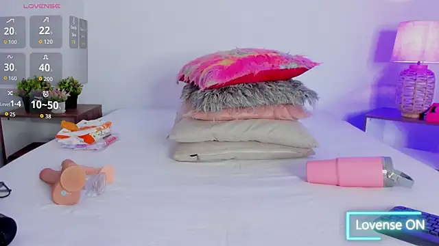 hailey hadid online show from October 1, 6:58 pm