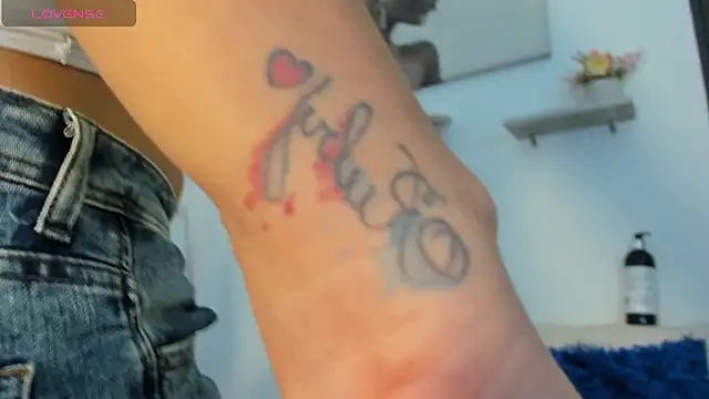 Snapshot of Gabrielaa_Miller_ chatting on September 17, 8:21 pm Gabrielaa Miller online show from September 17, 8:21 pm