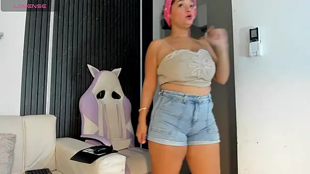 Snapshot of Gabrielaa_Miller_ chatting on November 18, 7:29 pm Gabrielaa Miller online show from November 18, 7:29 pm