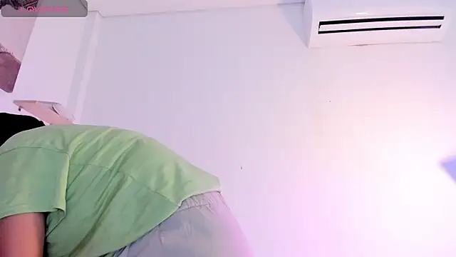 Snapshot of Gabrielaa_Miller_ chatting on November 20, 7:46 pm Gabrielaa Miller online show from November 20, 7:46 pm