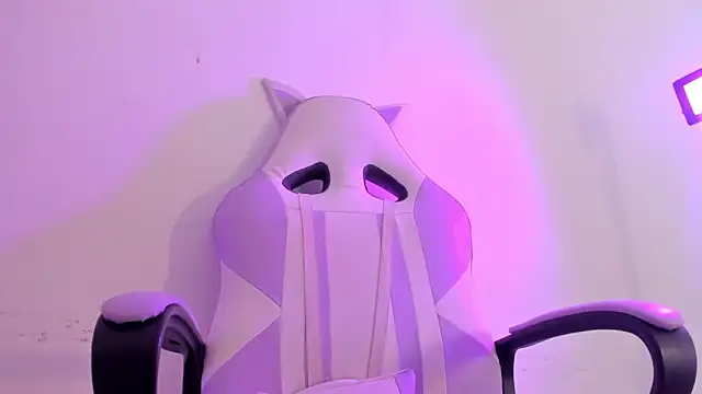 Snapshot of Gabrielaa_Miller_ chatting on November 22, 7:13 pm Gabrielaa Miller online show from November 22, 7:13 pm