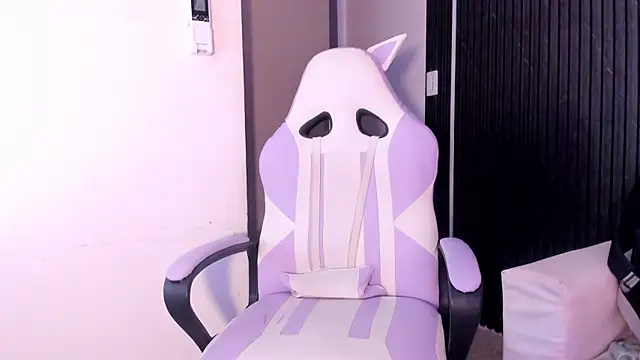 Snapshot of Gabrielaa_Miller_ chatting on December 2, 7:53 pm Gabrielaa Miller online show from December 2, 7:53 pm