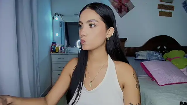 mia yireth online show from October 14, 12:11 am