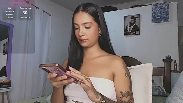 mia yireth online show from December 17, 1:00 am