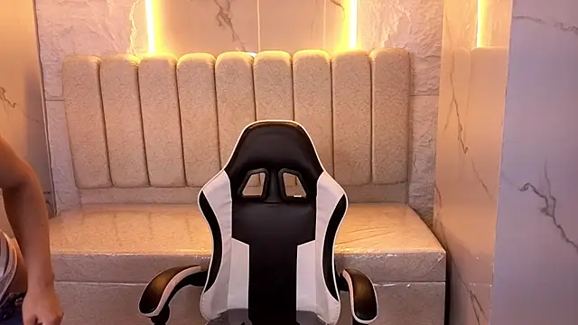 Snapshot of Mary_Luxx_TP chatting on November 2, 3:20 am Mary Luxx TP online show from November 2, 3:20 am