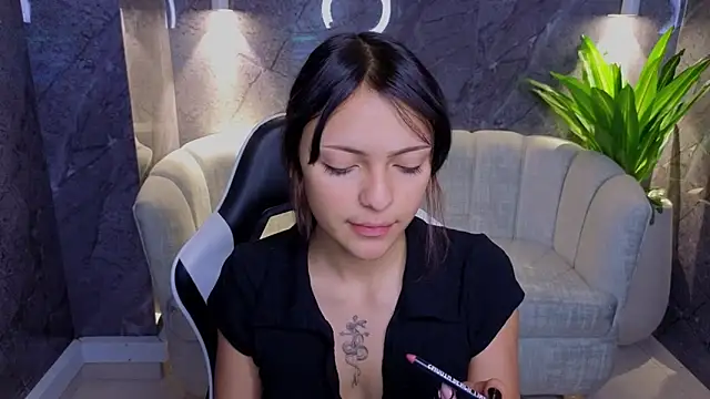 Snapshot of Mary_Luxx_TP chatting on November 15, 3:04 am Mary Luxx TP online show from November 15, 3:04 am