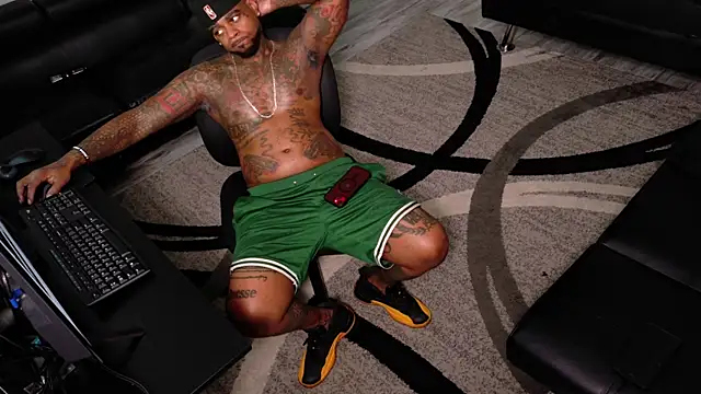 SLANGONDEMHOES online show from March 18, 6:11 pm