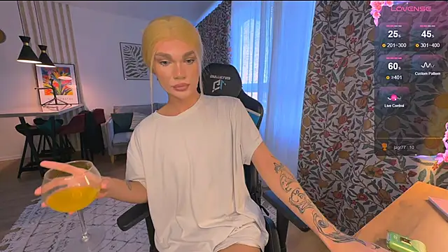 Snapshot of my-muse chatting on October 3, 12:35 pm my-muse online show from October 3, 12:35 pm