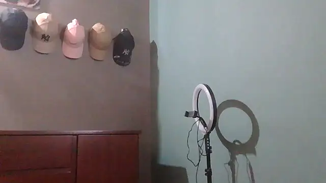 Snapshot of Pocahontas_tw chatting on November 11, 1:44 pm Pocahontas tw online show from November 11, 1:44 pm