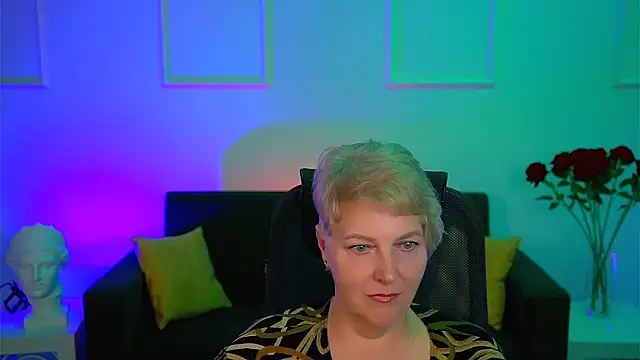 Snapshot of MaryMogan chatting on October 6, 8:23 am MaryMogan online show from October 6, 8:23 am