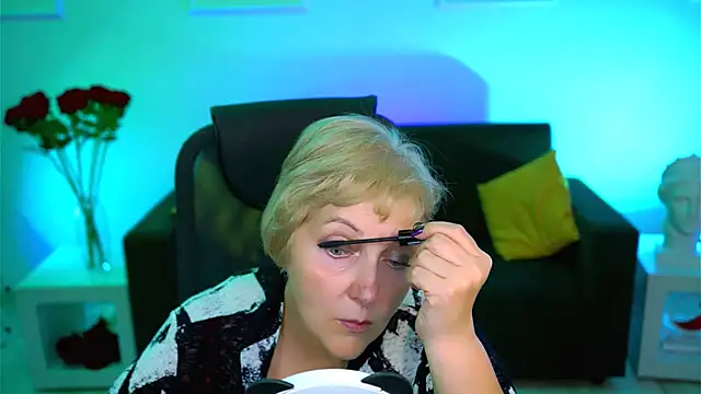 Snapshot of MaryMogan chatting on October 9, 8:12 am MaryMogan online show from October 9, 8:12 am