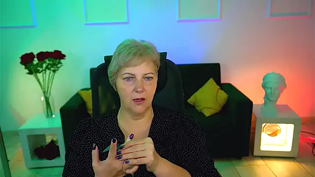 Snapshot of MaryMogan chatting on October 15, 4:56 am MaryMogan online show from October 15, 4:56 am