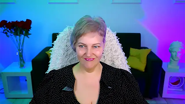 Snapshot of MaryMogan chatting on November 17, 4:51 am MaryMogan online show from November 17, 4:51 am