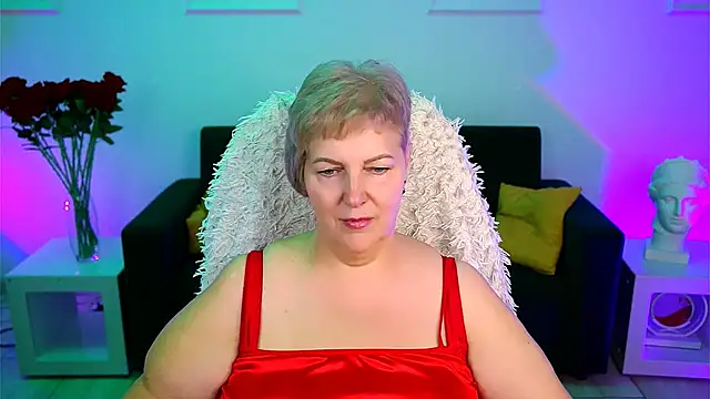 Snapshot of MaryMogan chatting on November 18, 5:01 am MaryMogan online show from November 18, 5:01 am