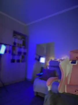 YourLittleDevil online show from April 5, 5:15 am